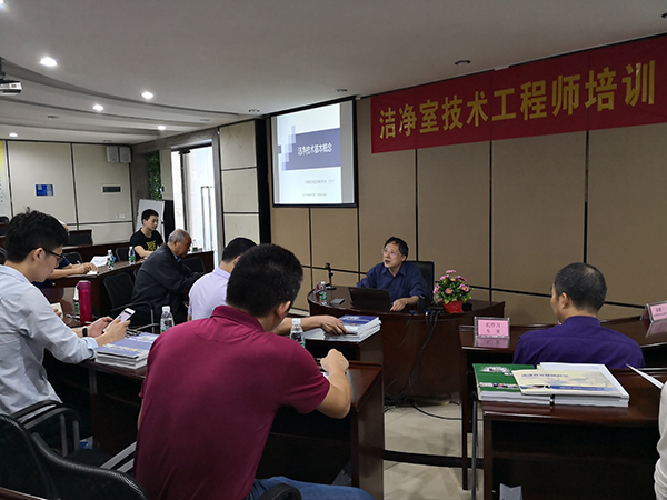 王大千教授授課現場.jpg